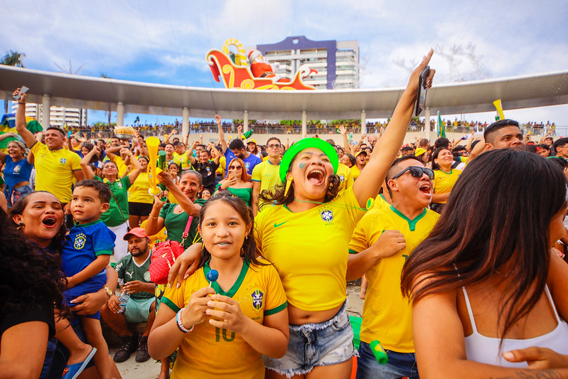 Mais de 8 mil torcedores da Seleção Brasileira assistiram a partida no anfiteatro da Ponta Negra. Por João Viana / Semcom