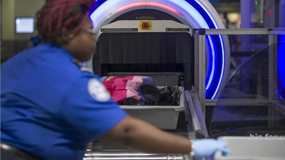 USA vai acabar com restrição a líquidos em bagagem nos aviões em 2024
