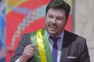 Kataguiri anuncia Danilo Gentili como candidato do MBL a presidente